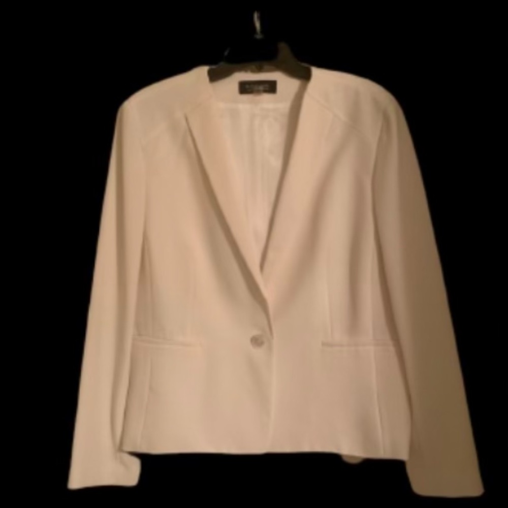 Women’s 2 piece skirt suit
